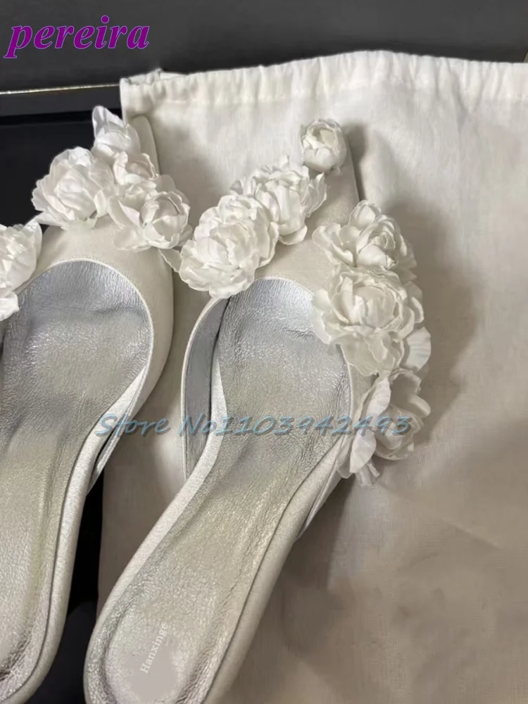 Slip Dress Satin - Hochzeits-Sandalen mit mehreren Blumen, Satin, spitzer